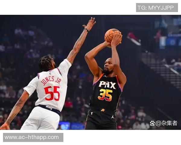 布克末节发力砍下25分助球队逆转胜利展现超强个人能力